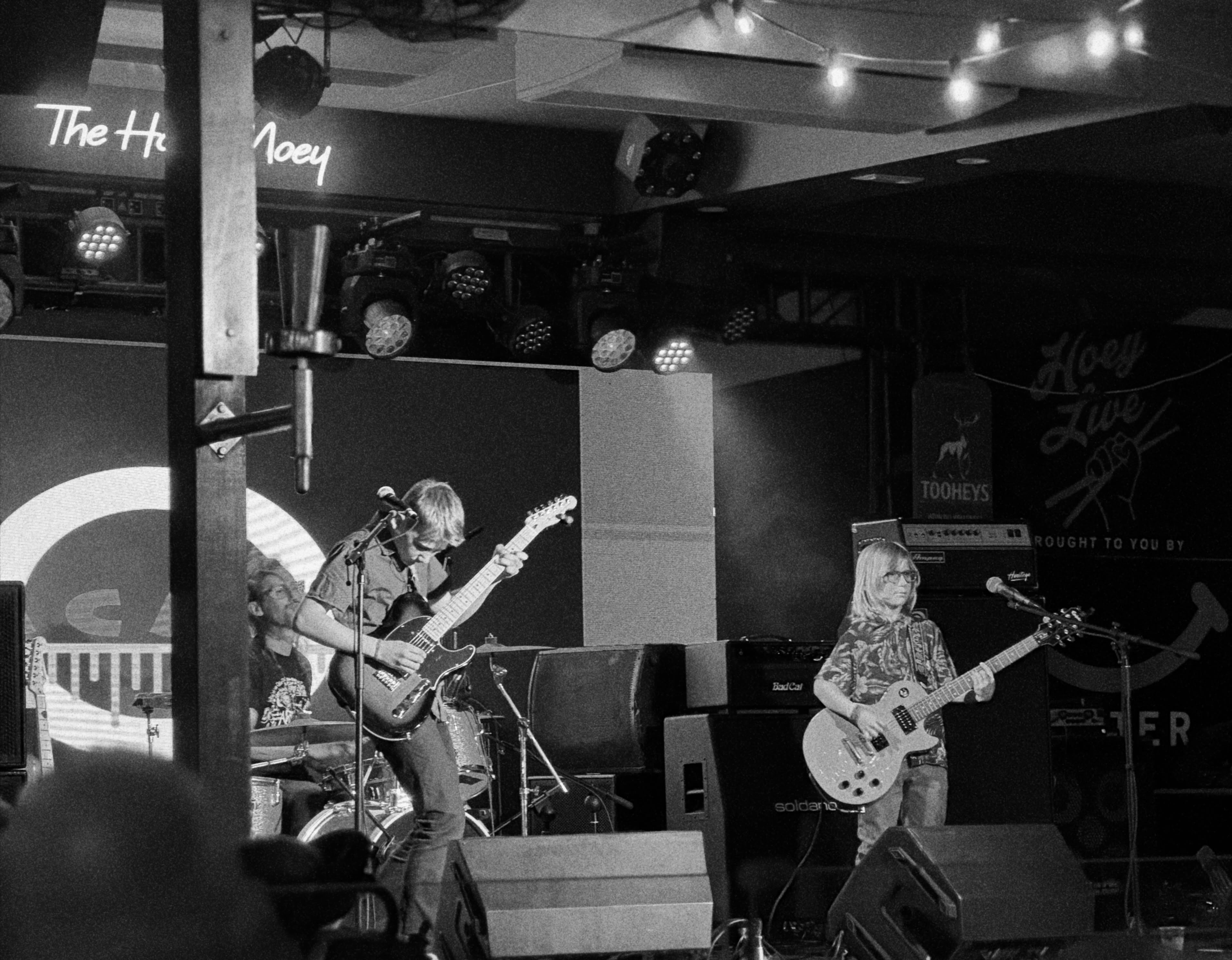 Leo Shredding Live @ Hoey Moey